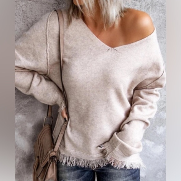 Beautiful Soft V-Neck Loose Fit Knitted Sweater W/Fringe Cuff & Trim Hi-Quality - Picture 3 of 10